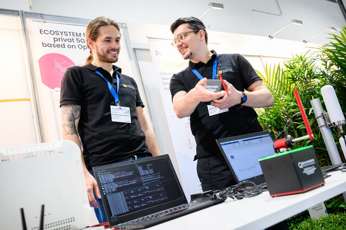 Fachlicher Austausch auf dem 6G Summit 2023 im Smart Systems Hub – Teilnehmende des Innovationsnetzwerks diskutieren Zukunftstechnologien