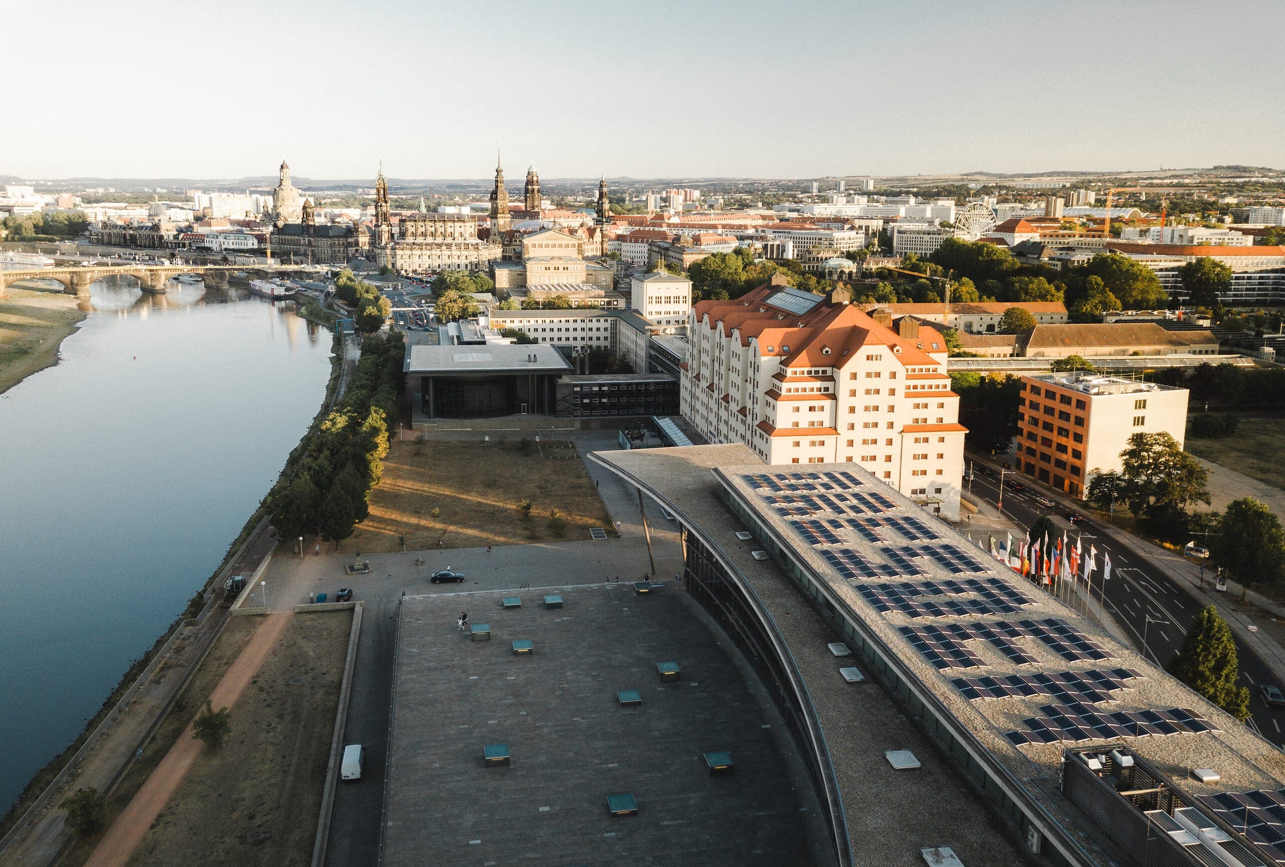 Ausblick auf Altstadt Dresden vom Kongresszentrum, Photo: Sebastian Weingart (DML-BY)